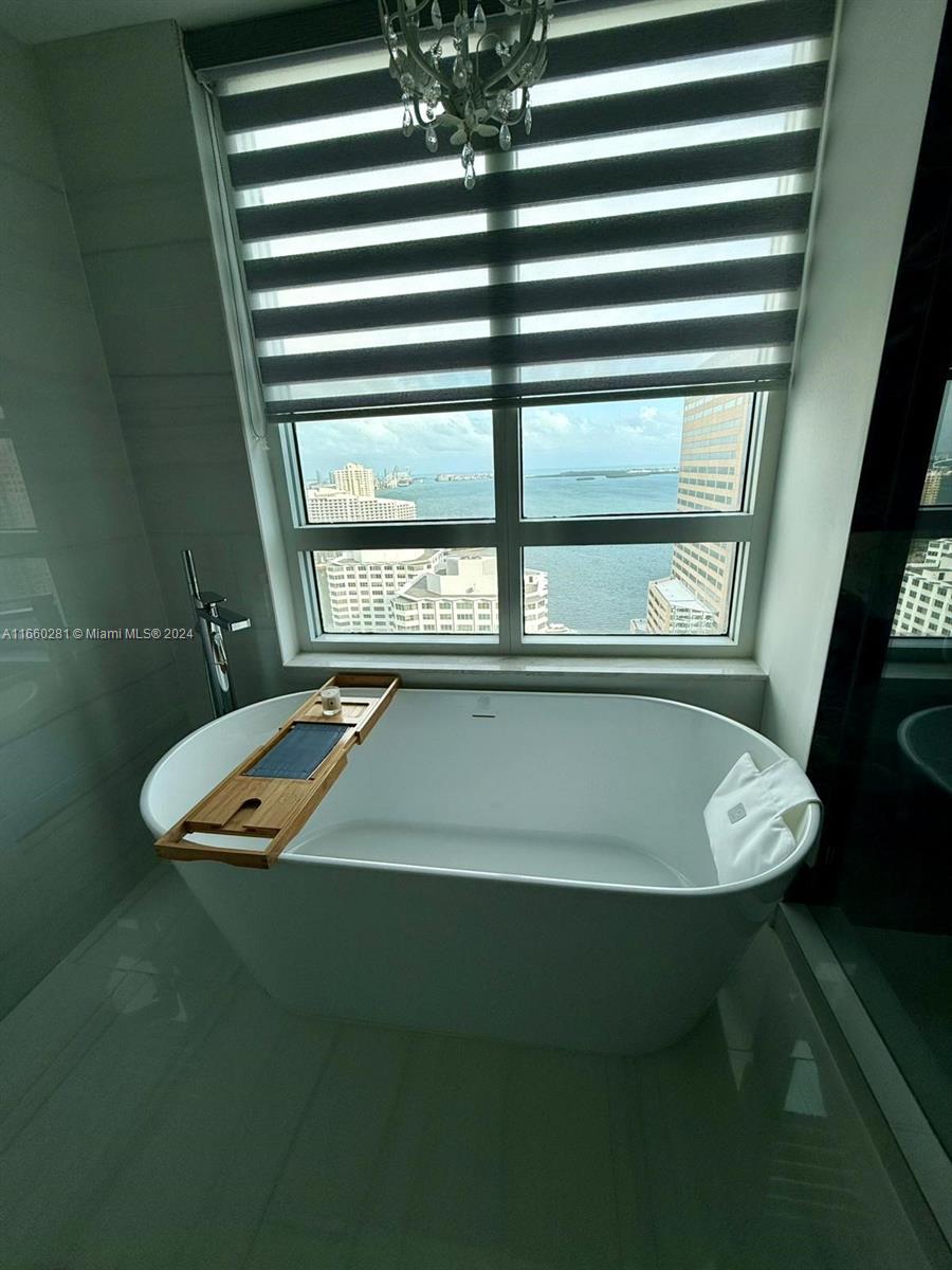 951 Brickell Ave # 2810