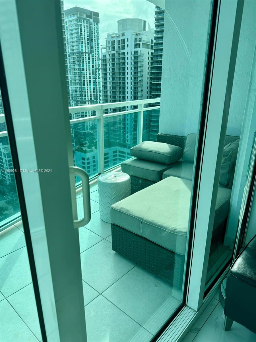 951 Brickell Ave # 2810