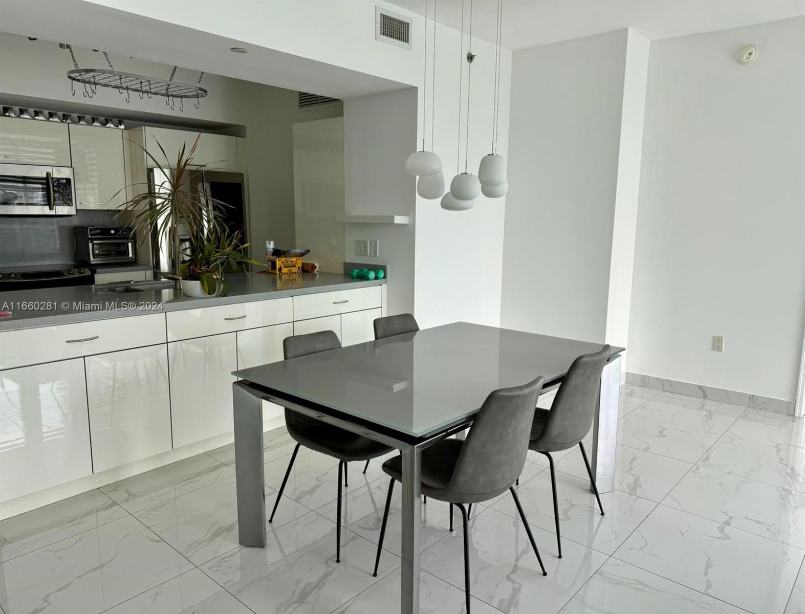 951 Brickell Ave # 2810