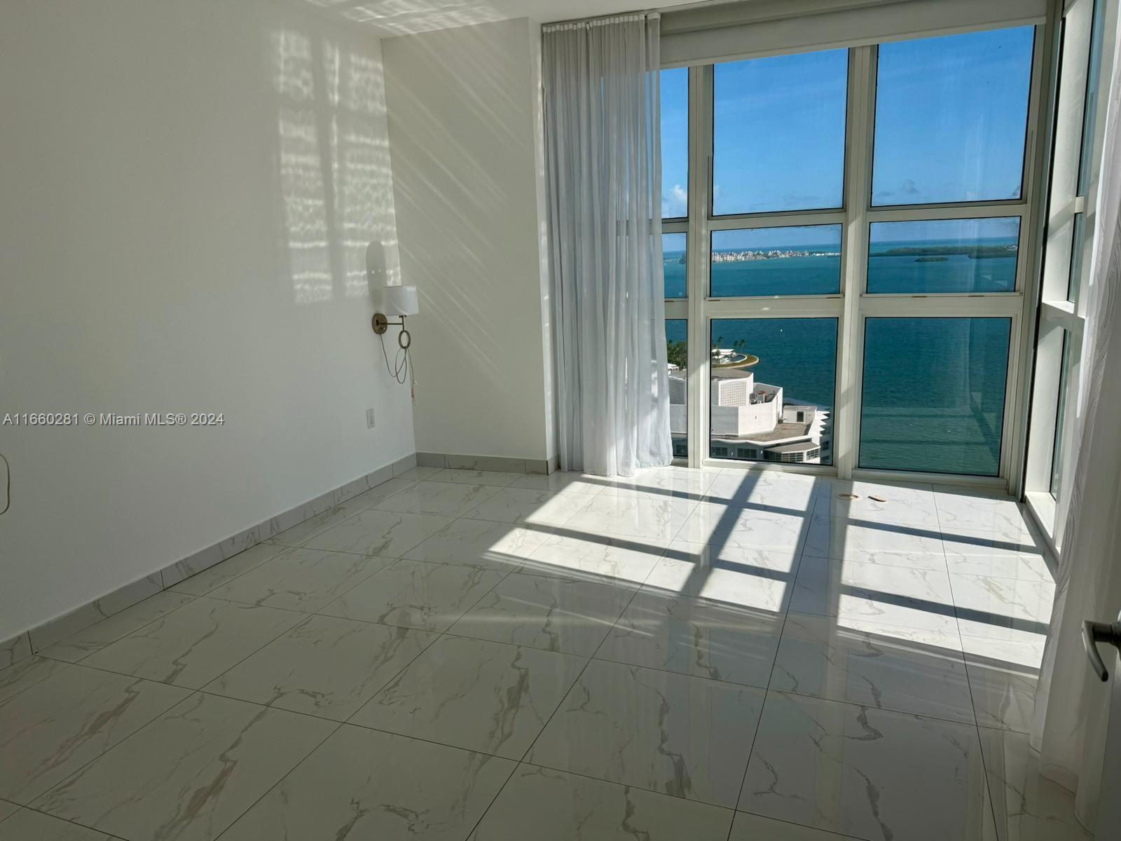 951 Brickell Ave # 2810