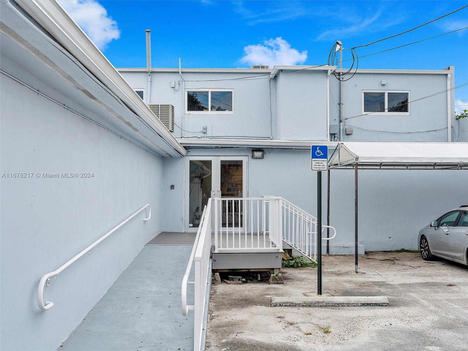 1927 W Flagler St