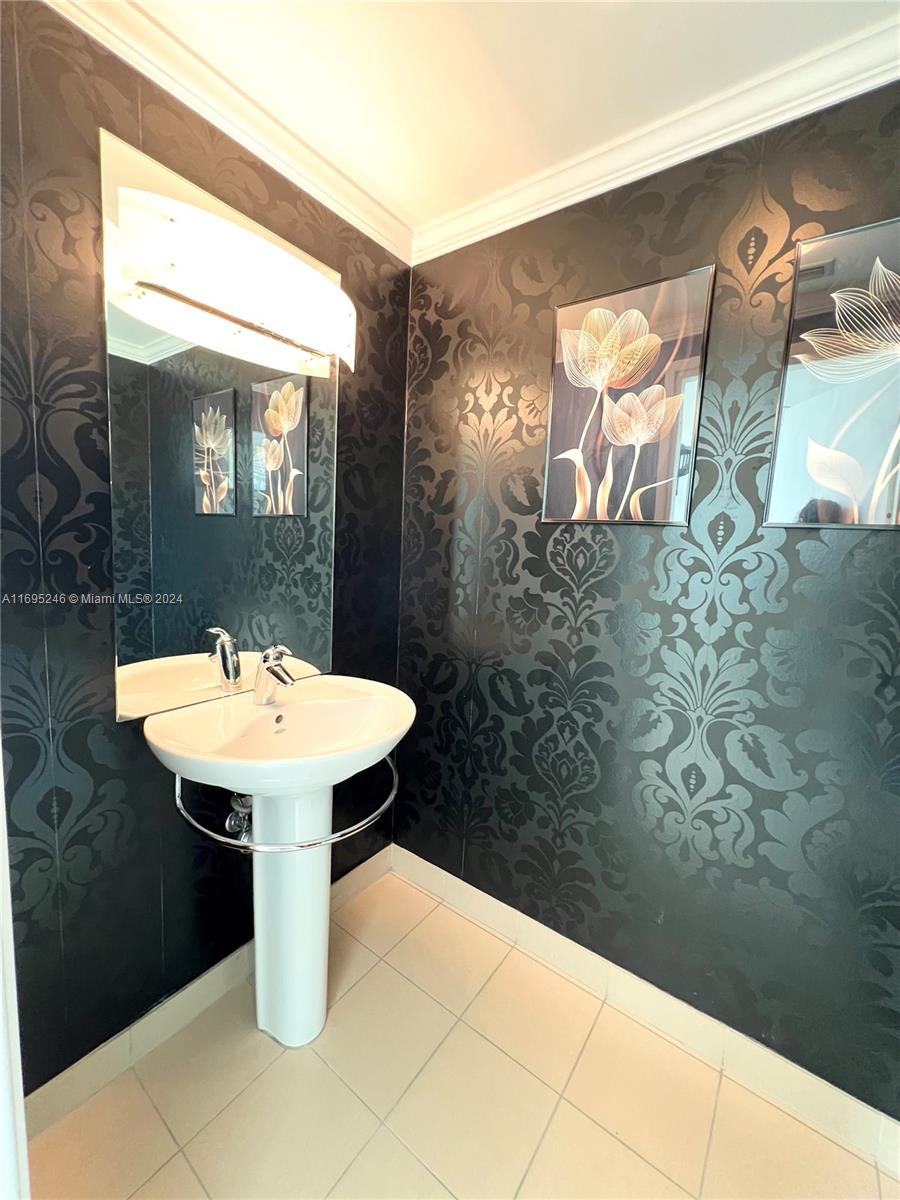 300 S Biscayne Blvd # 814 Unit: L-814