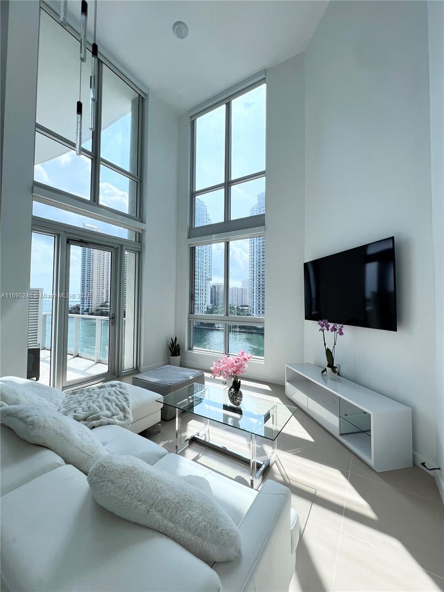 300 S Biscayne Blvd # 814 Unit: L-814
