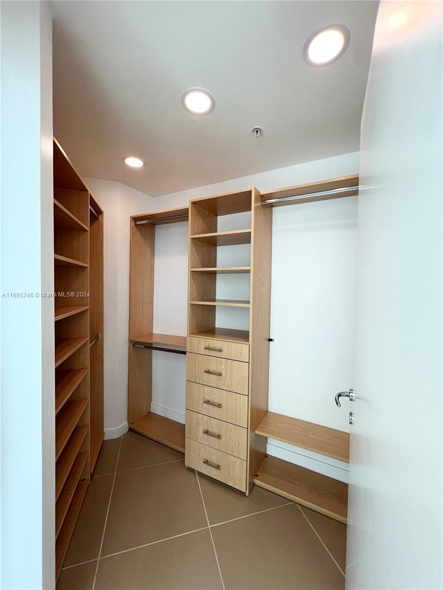 300 S Biscayne Blvd # 814 Unit: L-814