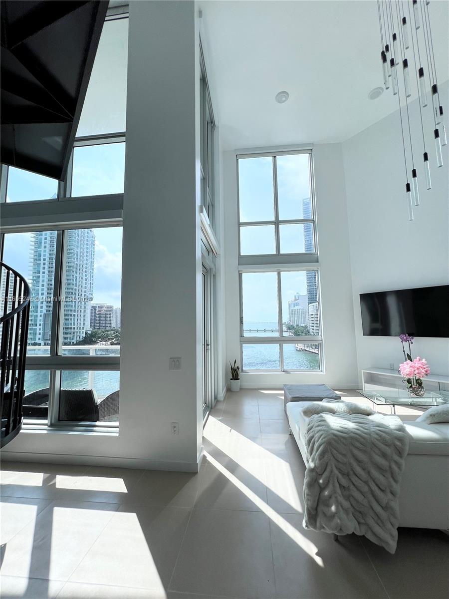 300 S Biscayne Blvd # 814 Unit: L-814