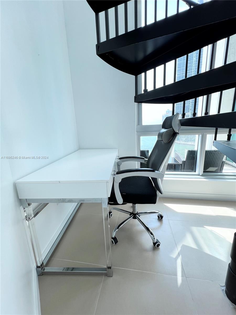 300 S Biscayne Blvd # 814 Unit: L-814