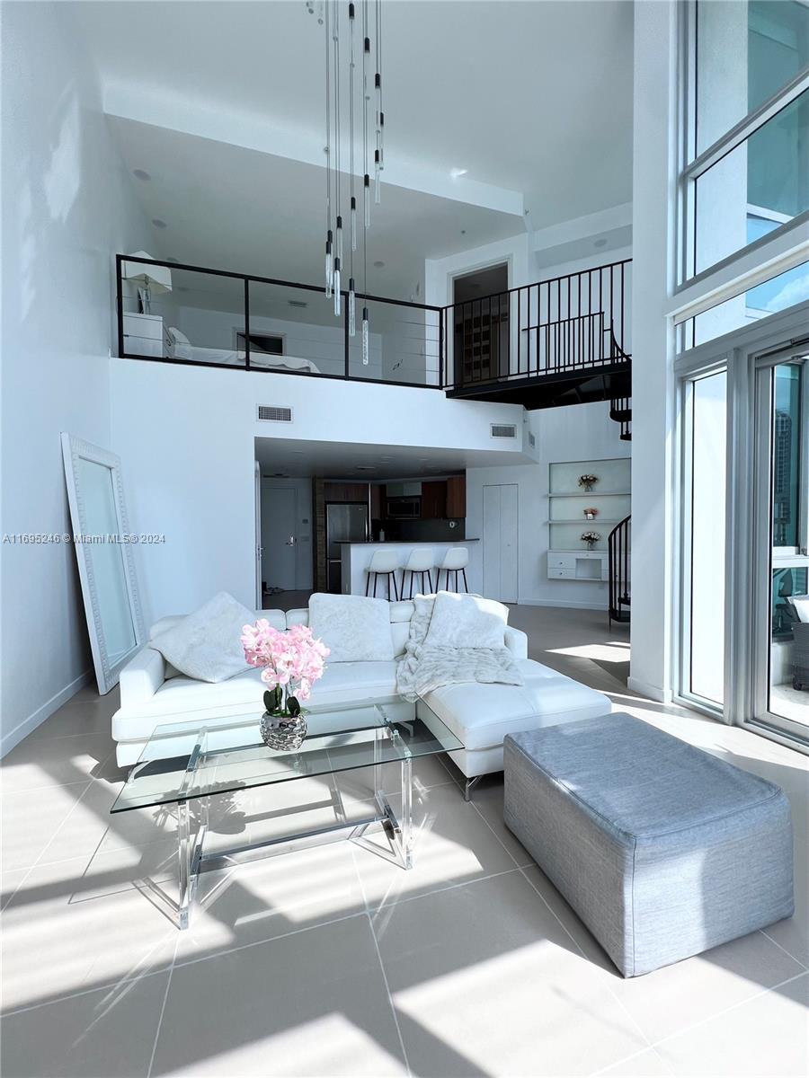 300 S Biscayne Blvd # 814 Unit: L-814