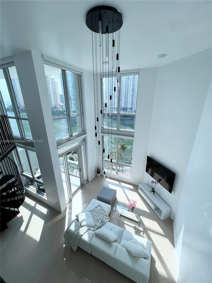 300 S Biscayne Blvd # 814 Unit: L-814