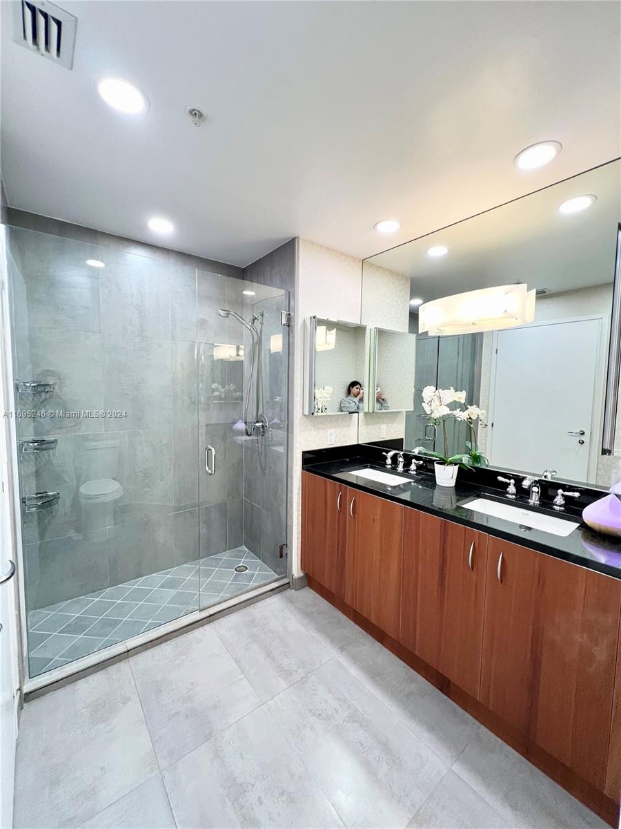 300 S Biscayne Blvd # 814 Unit: L-814
