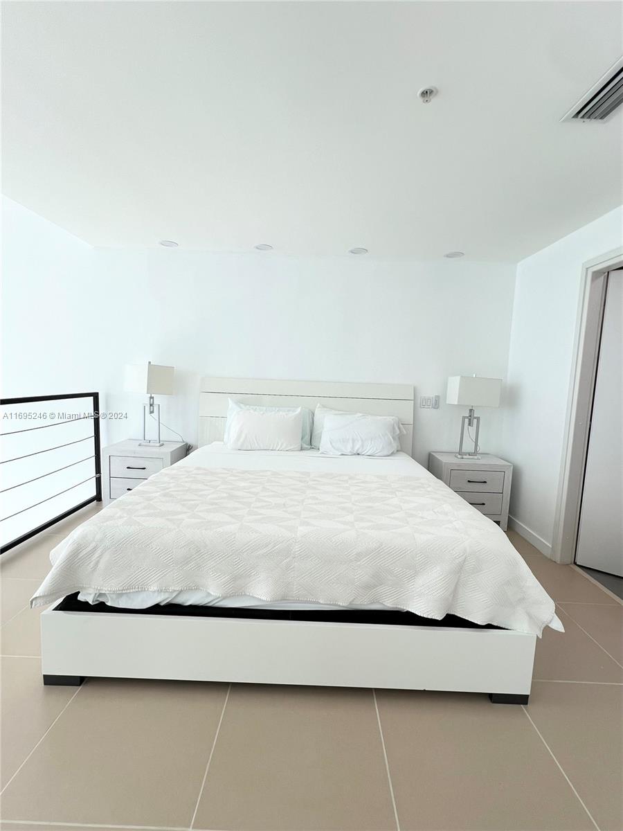 300 S Biscayne Blvd # 814 Unit: L-814