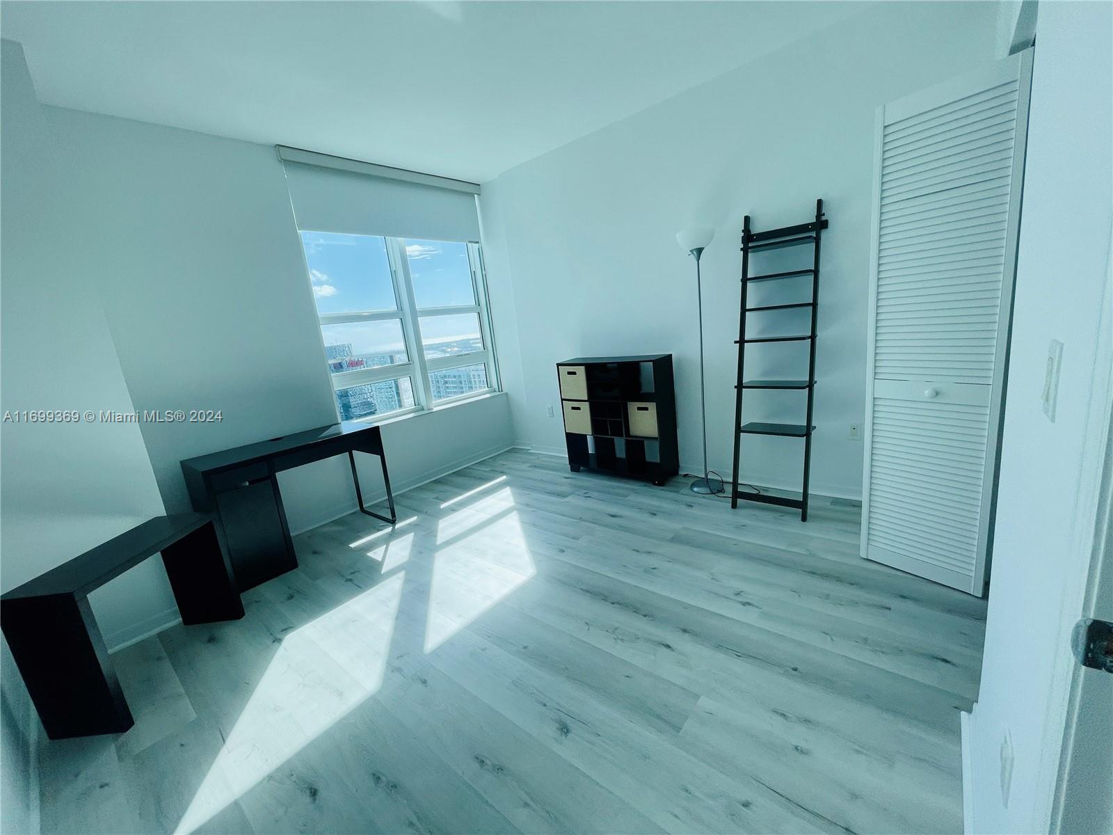 951 Brickell Ave # 3806