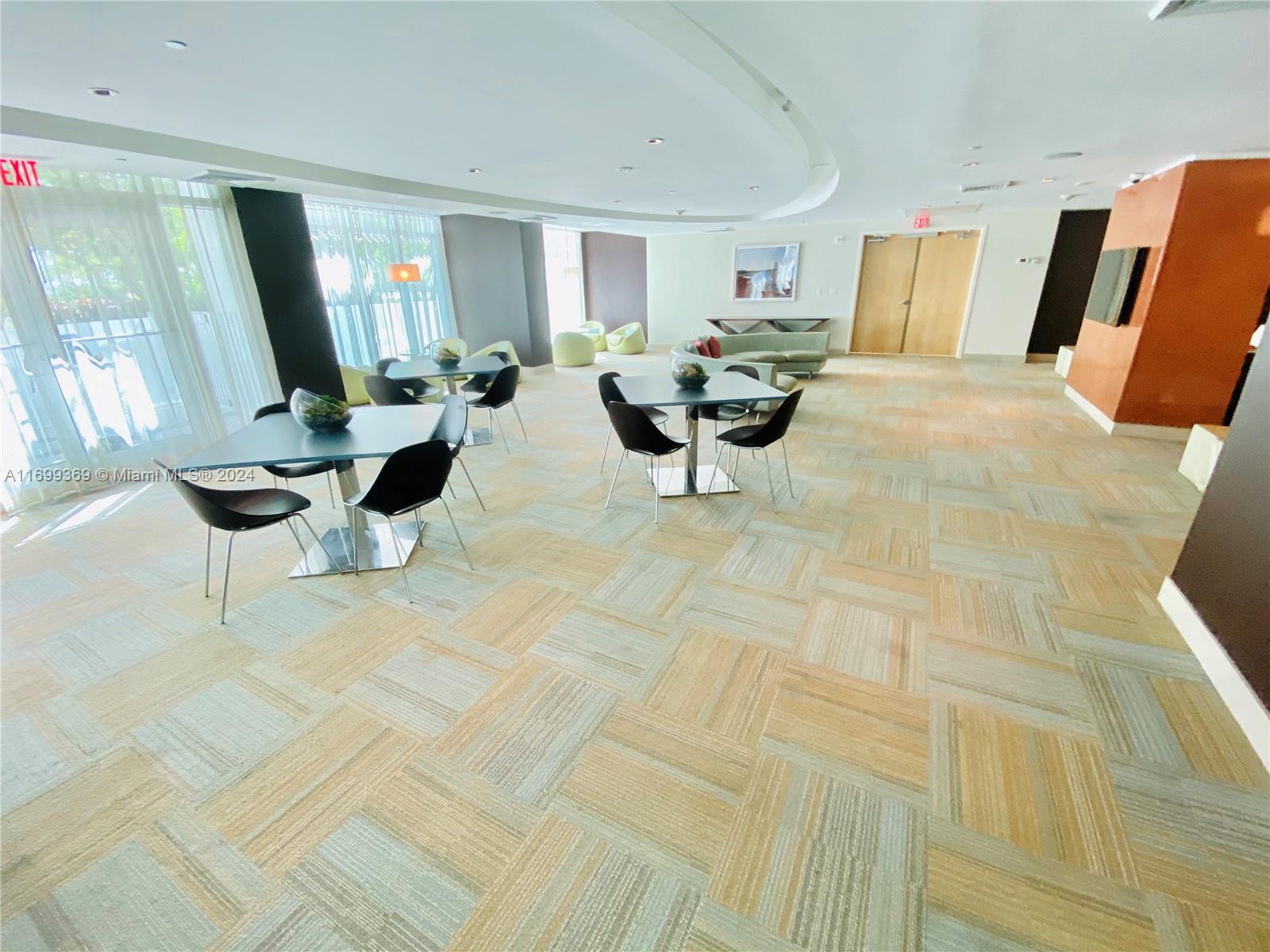 951 Brickell Ave # 3806