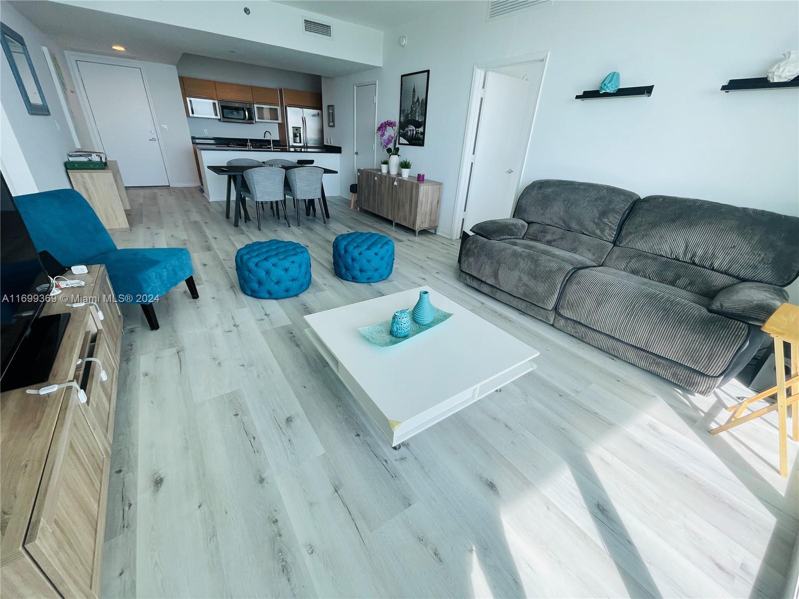 951 Brickell Ave # 3806