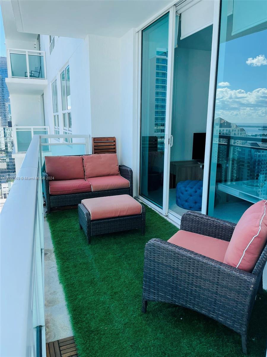 951 Brickell Ave # 3806