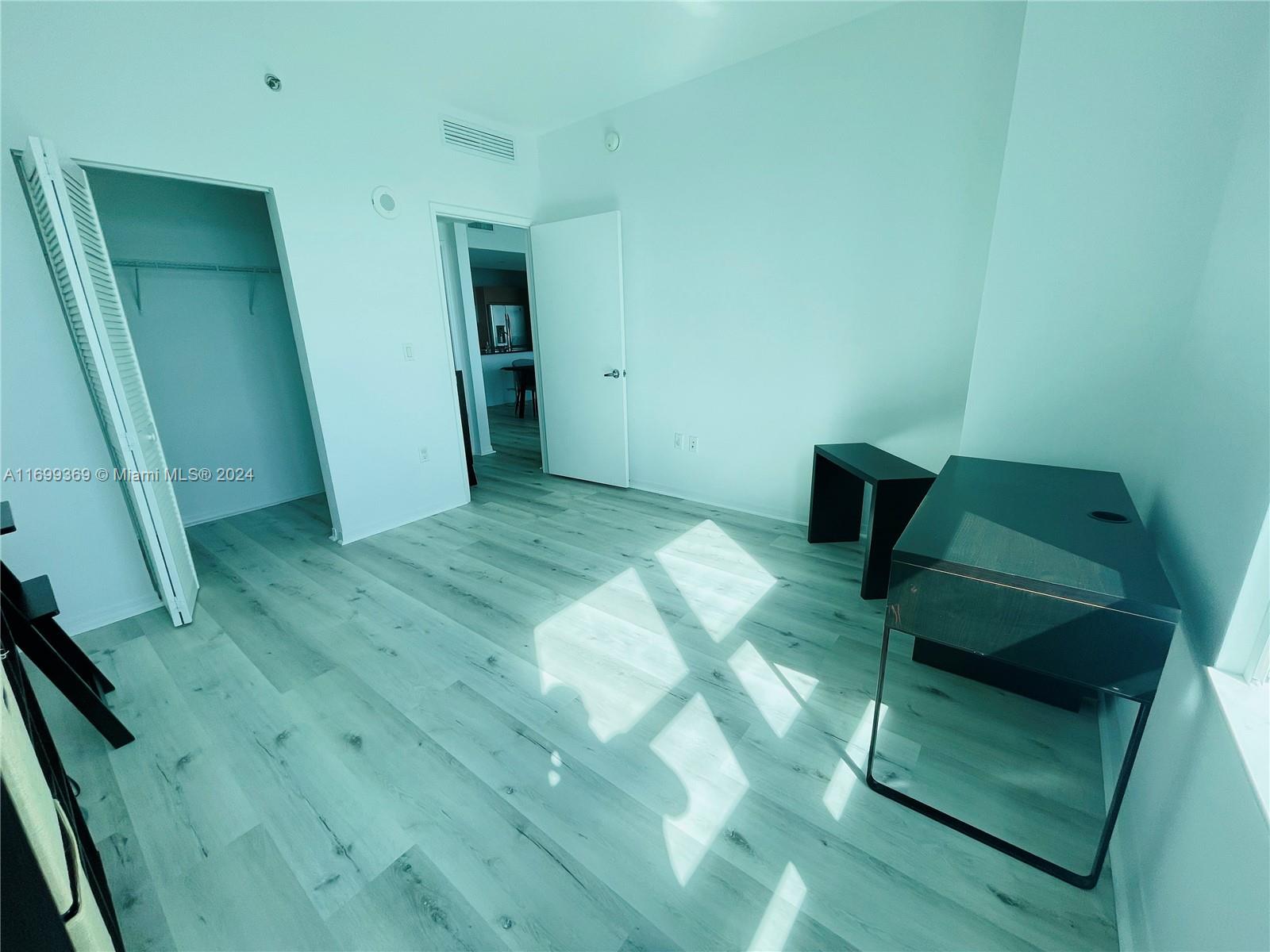 951 Brickell Ave # 3806