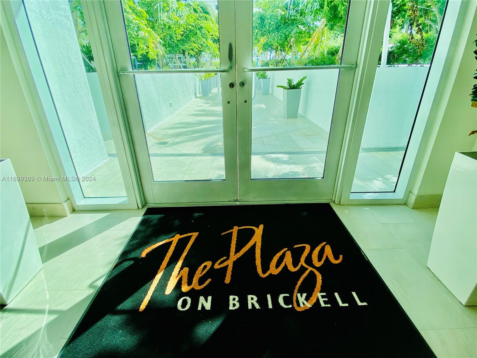 951 Brickell Ave # 3806