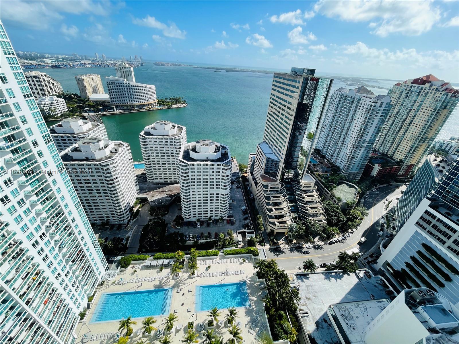 951 Brickell Ave # 3806