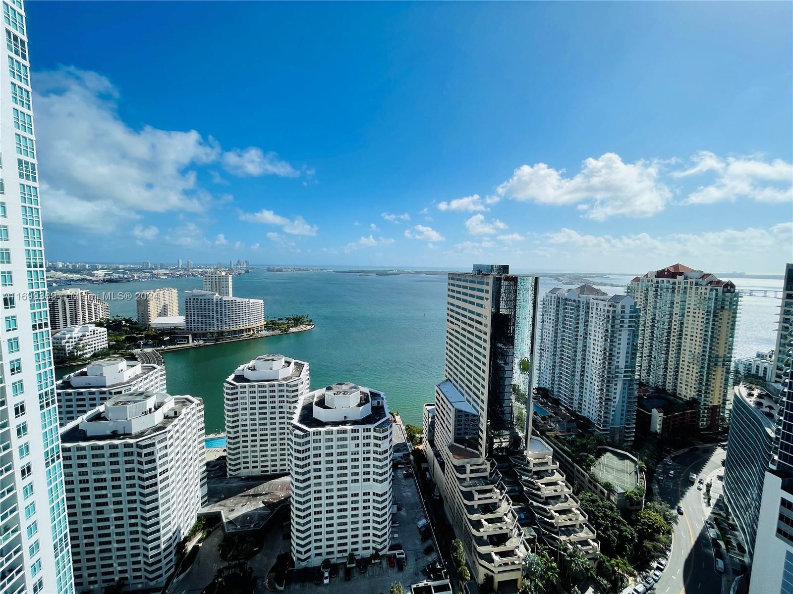 951 Brickell Ave # 3806