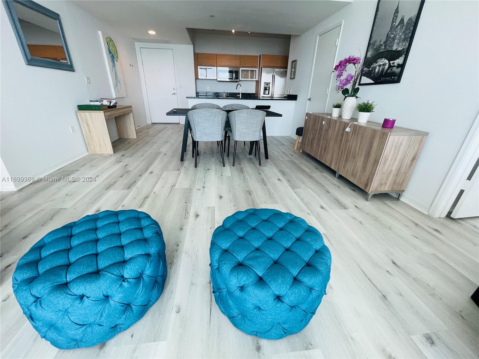 951 Brickell Ave # 3806
