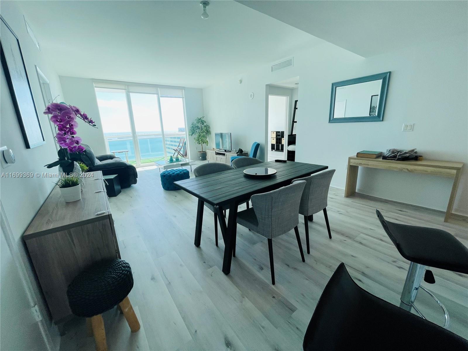 951 Brickell Ave # 3806