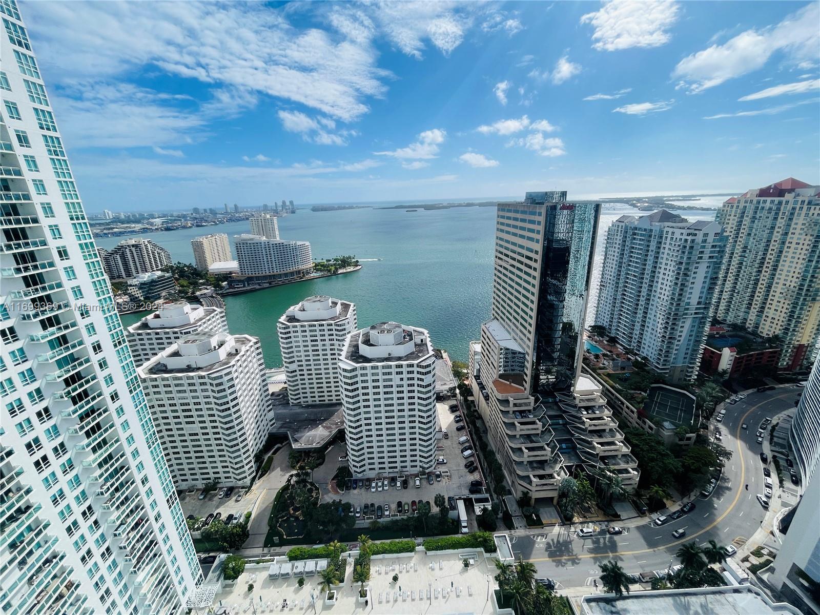 951 Brickell Ave # 3806