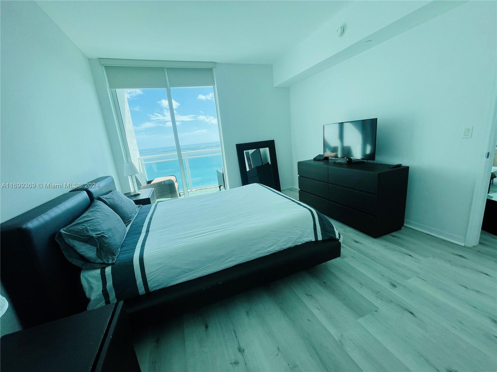 951 Brickell Ave # 3806