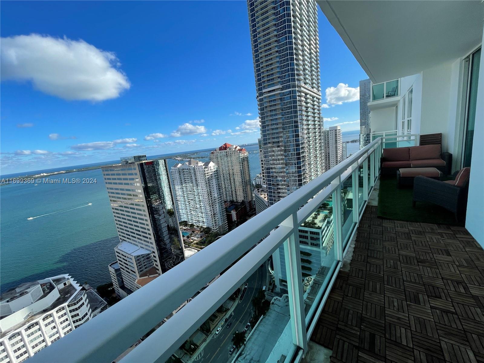 951 Brickell Ave # 3806