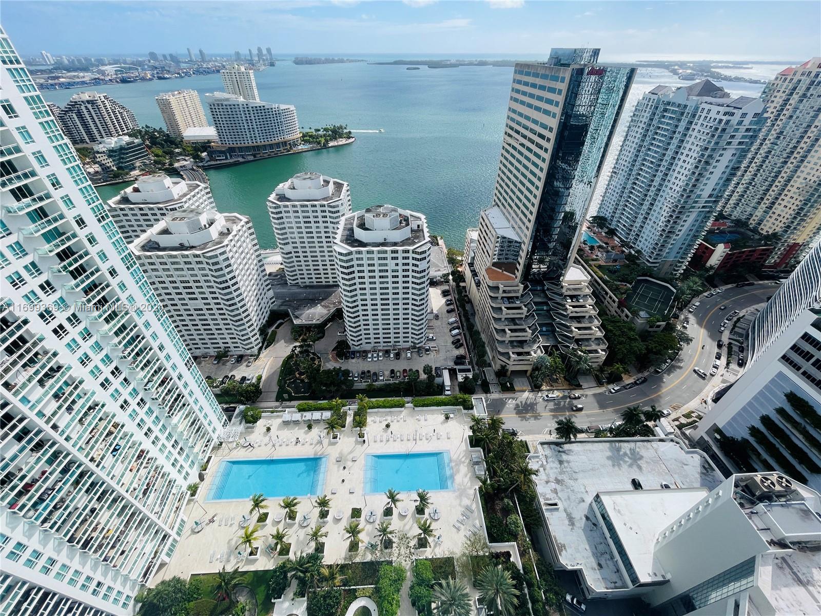951 Brickell Ave # 3806