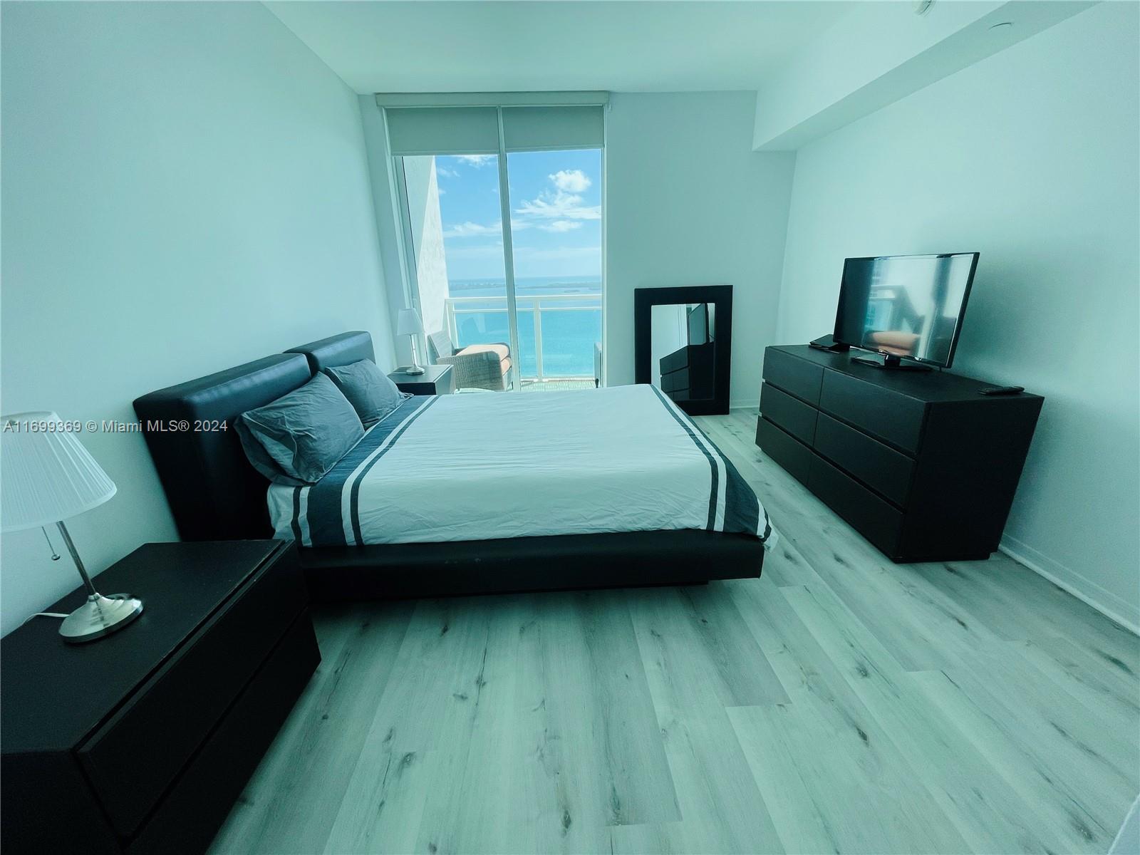 951 Brickell Ave # 3806