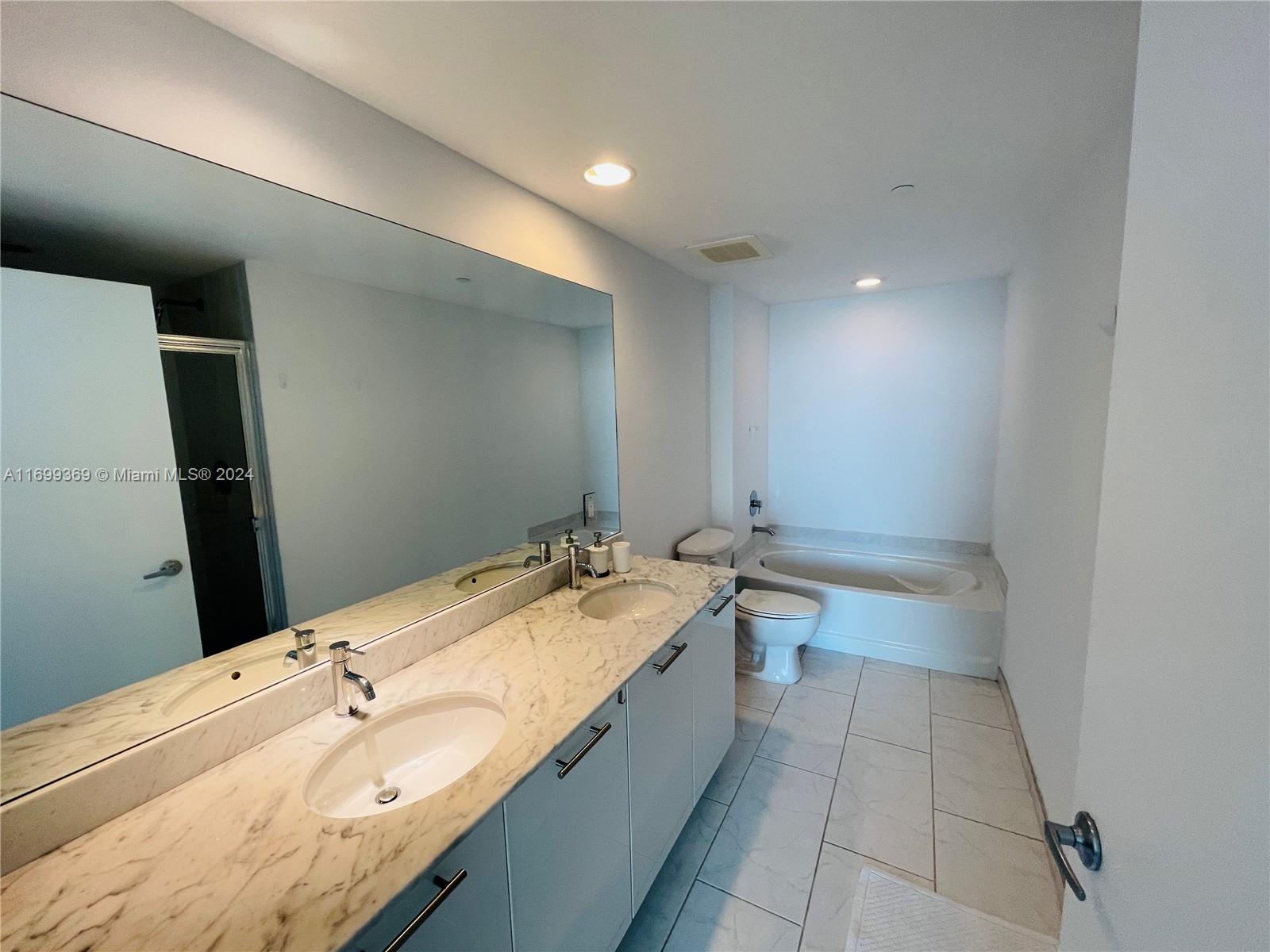 951 Brickell Ave # 3806