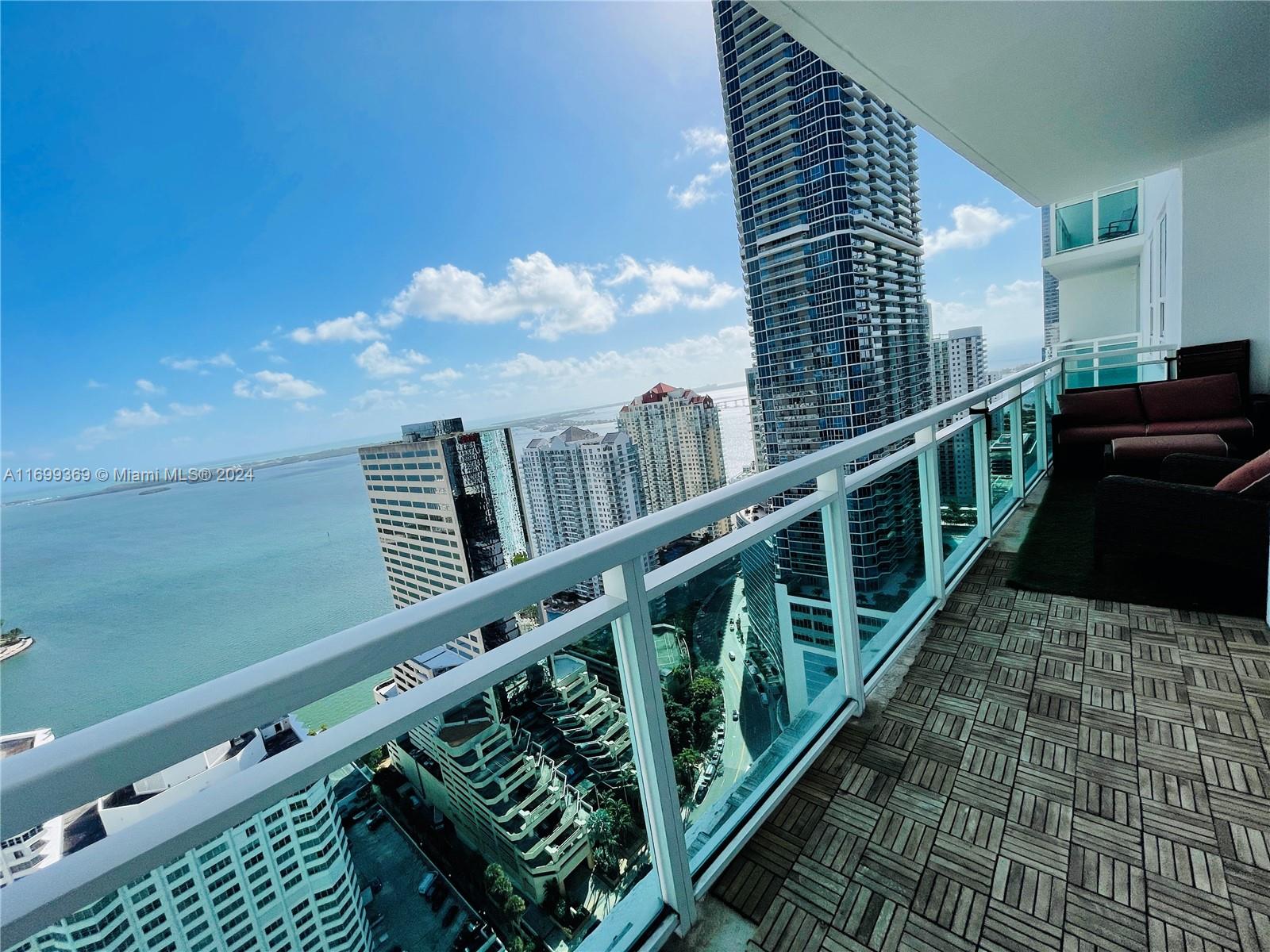 951 Brickell Ave # 3806