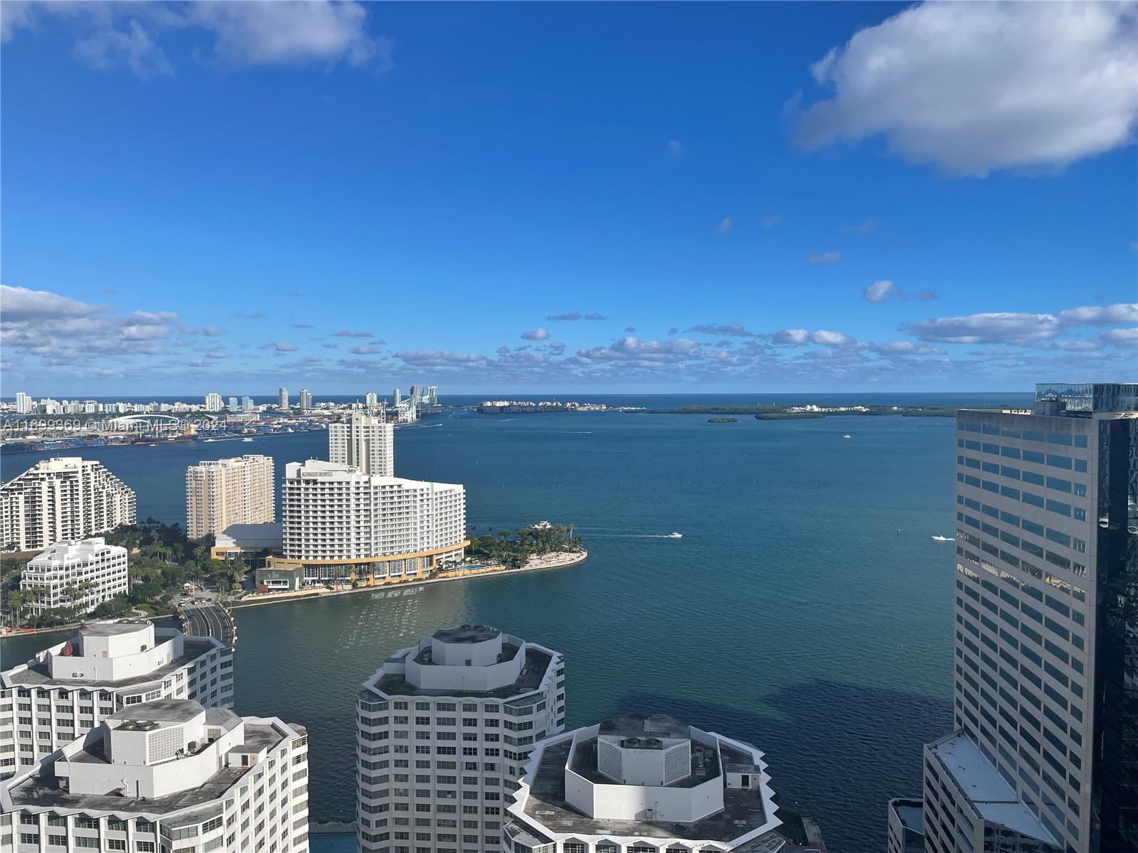 951 Brickell Ave # 3806