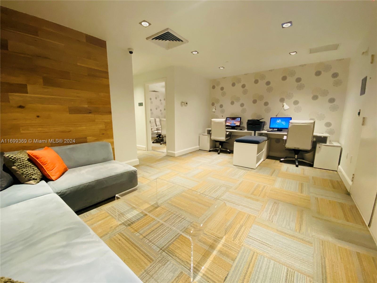 951 Brickell Ave # 3806