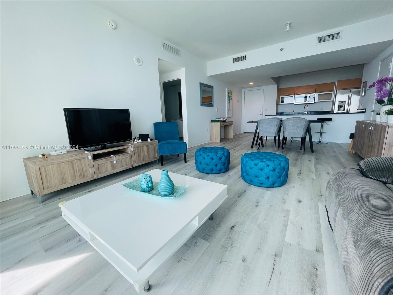 951 Brickell Ave # 3806