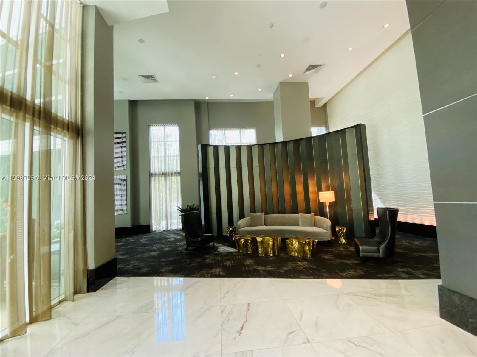 951 Brickell Ave # 3806