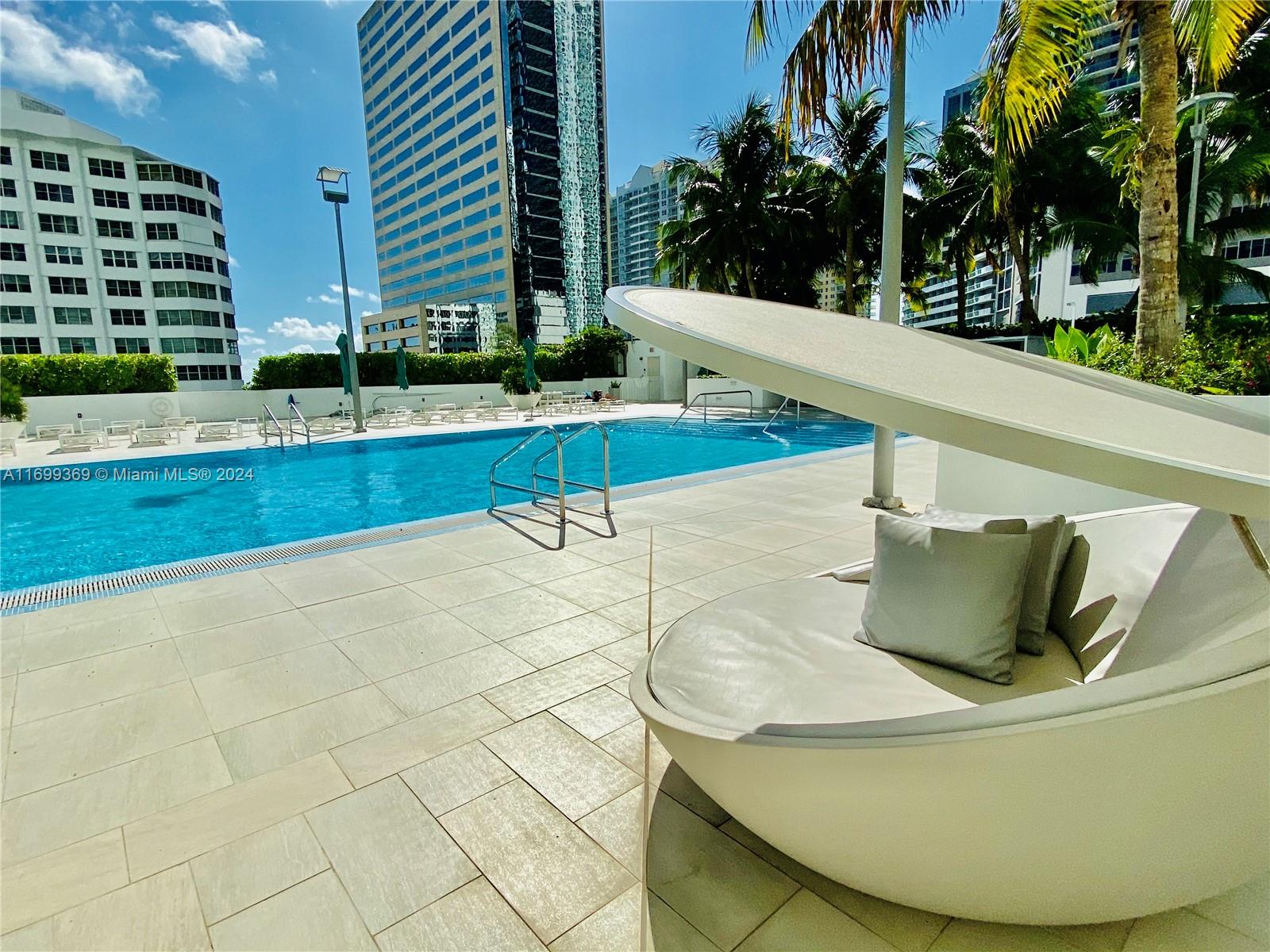 951 Brickell Ave # 3806