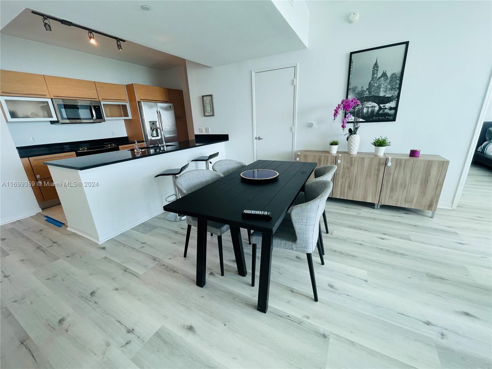 951 Brickell Ave # 3806