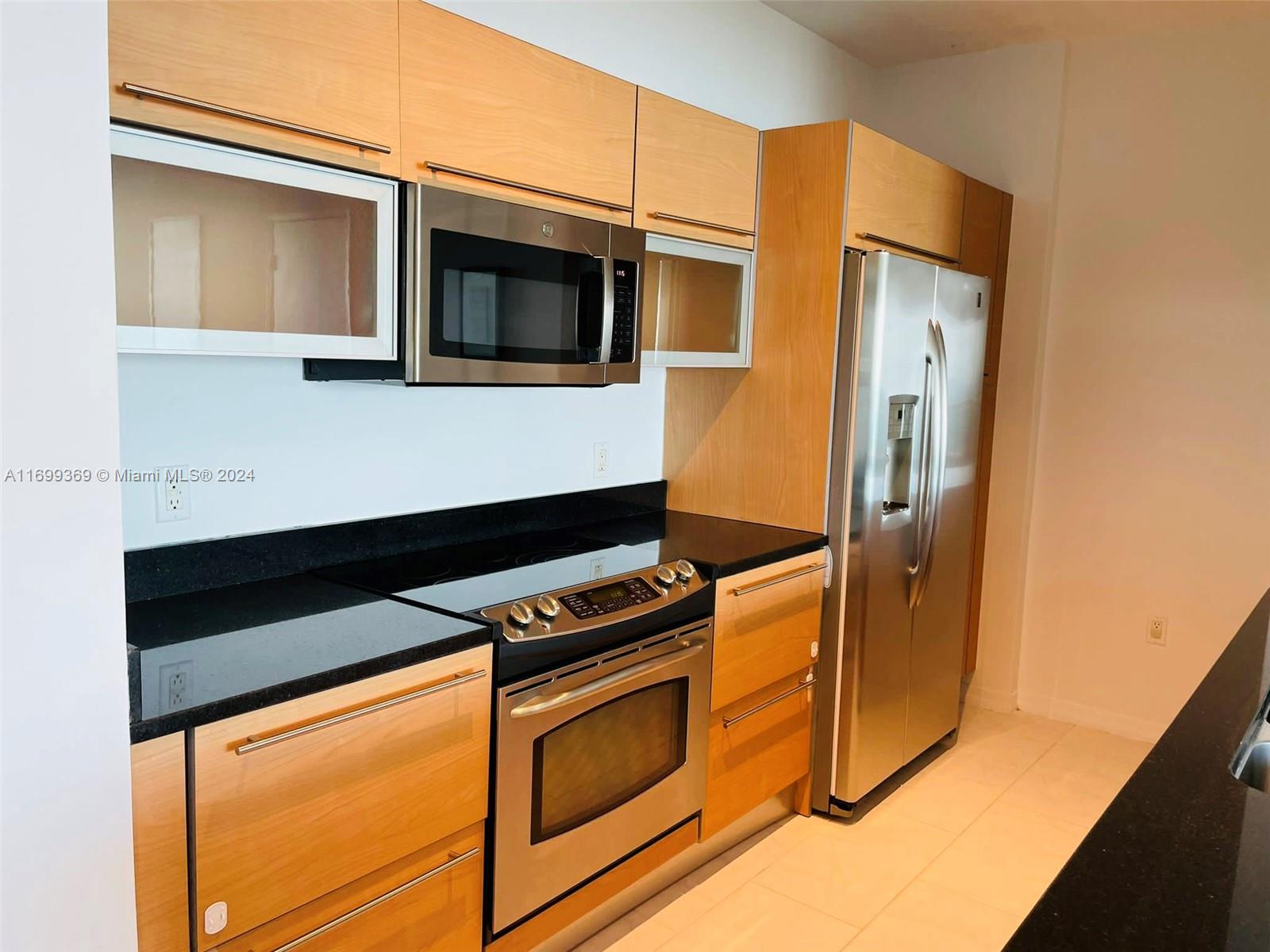 951 Brickell Ave # 3806