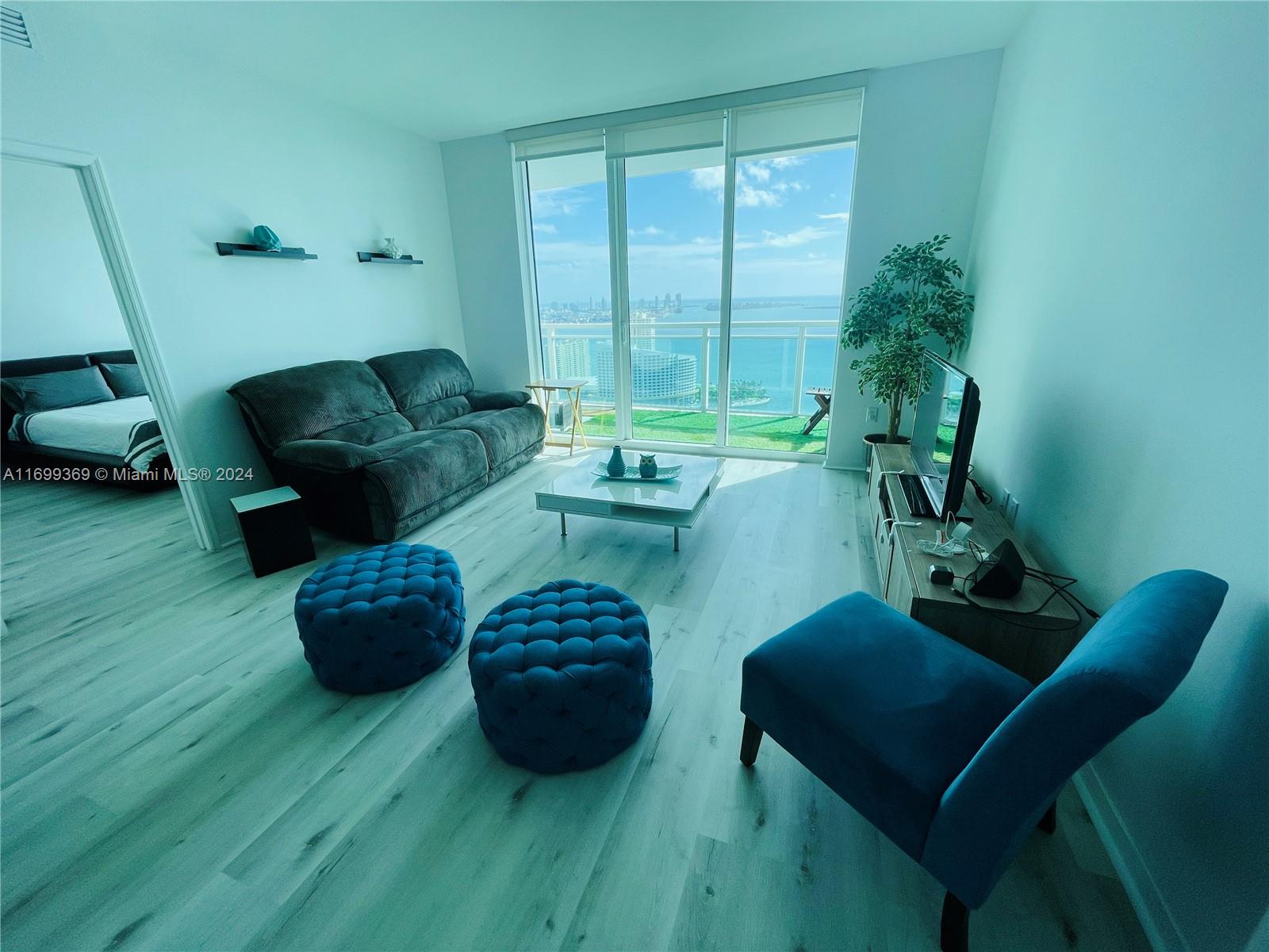 951 Brickell Ave # 3806