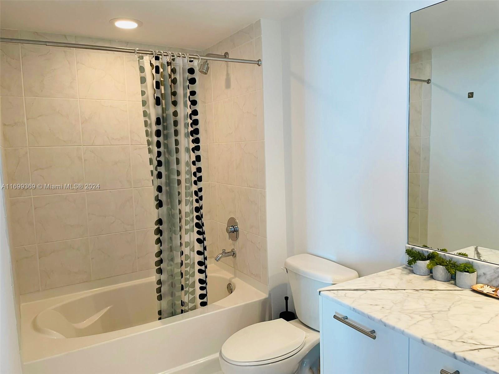 951 Brickell Ave # 3806