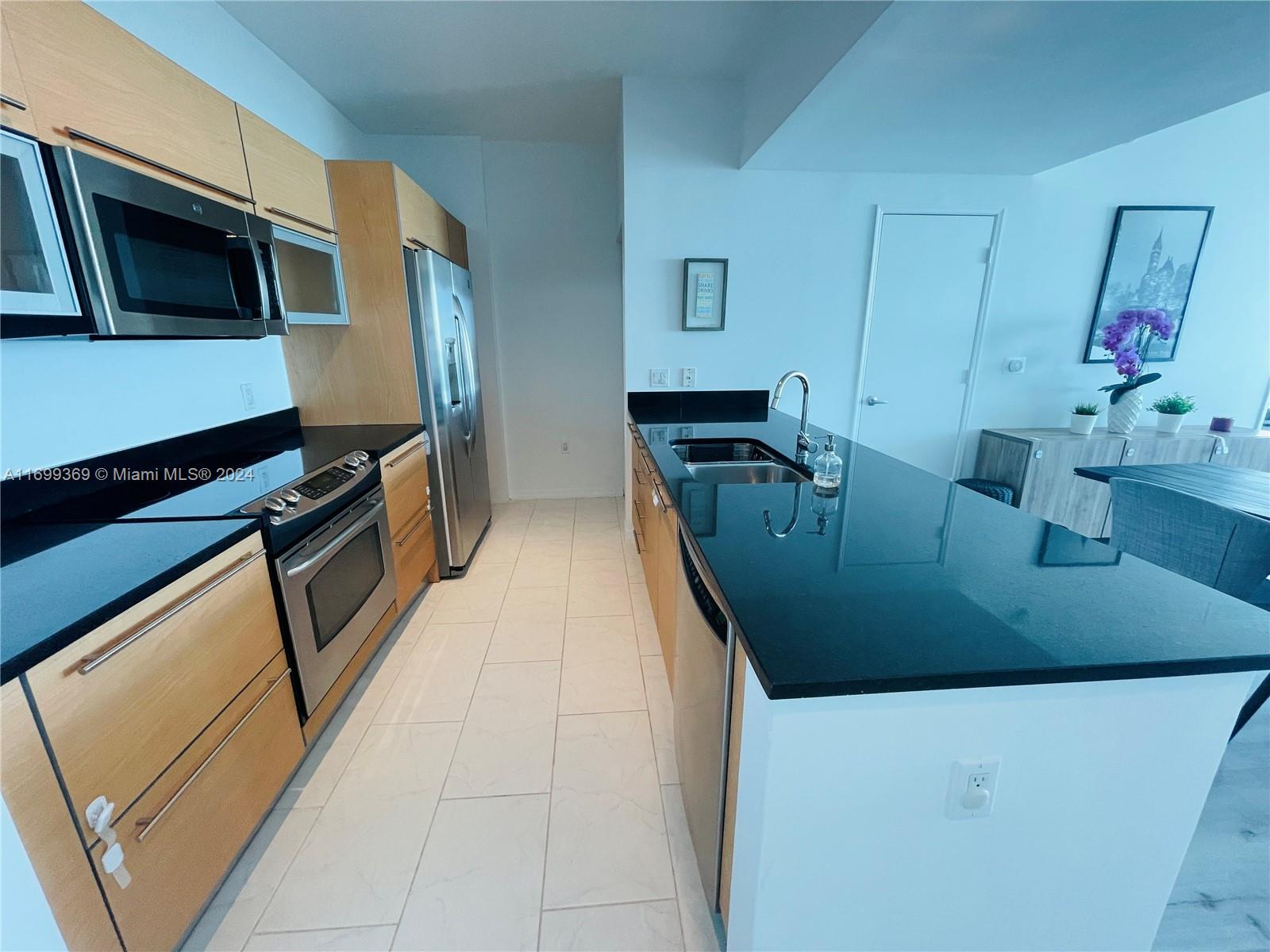 951 Brickell Ave # 3806