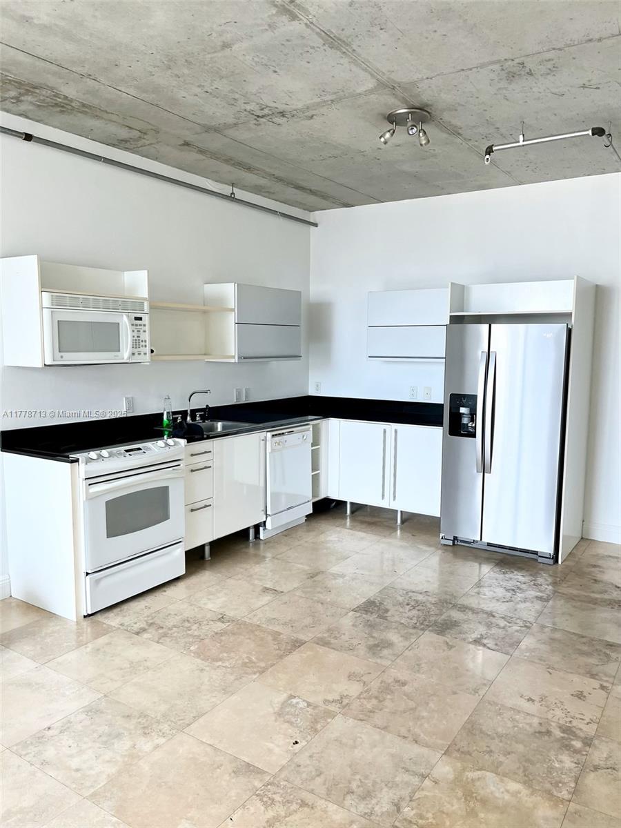 690 SW 1st Ct # 2025