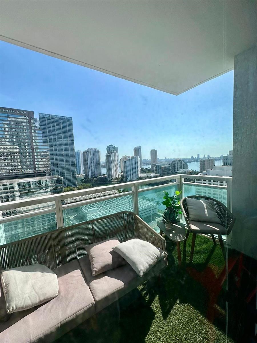 950 Brickell Bay Dr # 2406