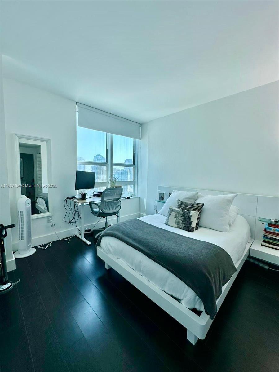 950 Brickell Bay Dr # 2406