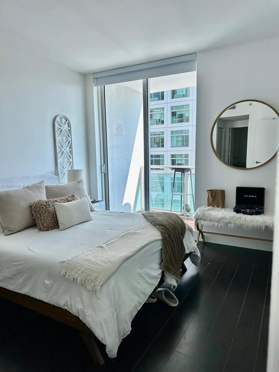 950 Brickell Bay Dr # 2406