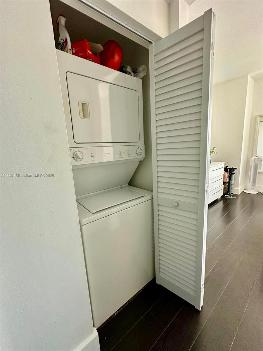 950 Brickell Bay Dr # 2406