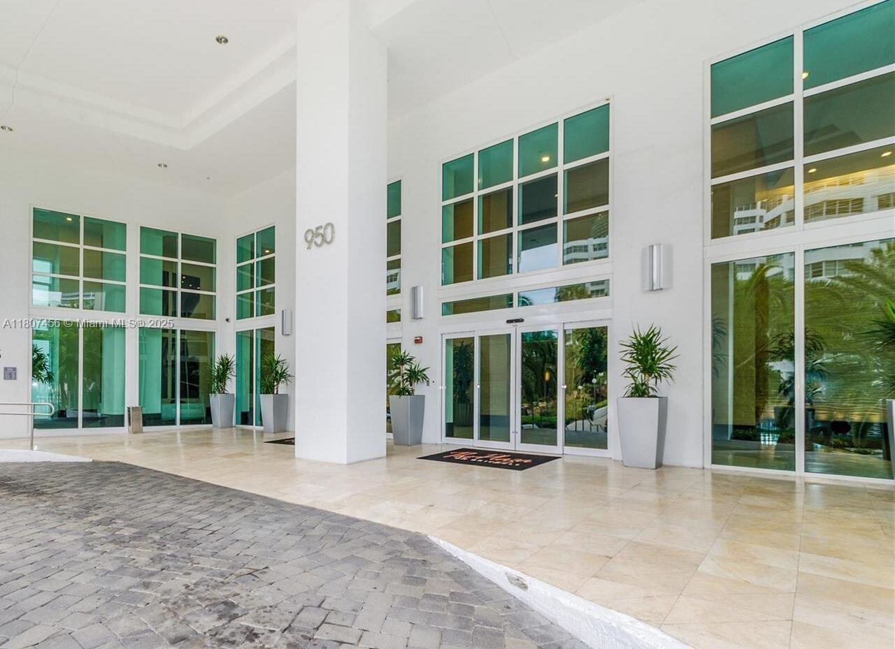 950 Brickell Bay Dr # 2406