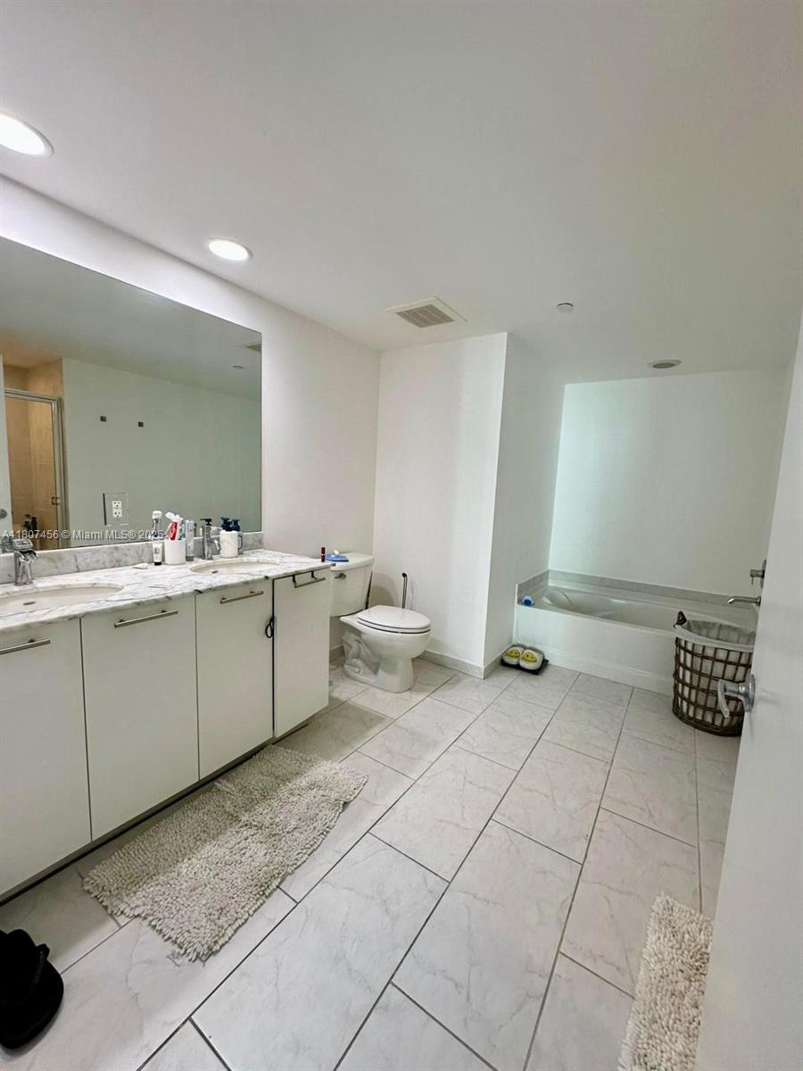 950 Brickell Bay Dr # 2406