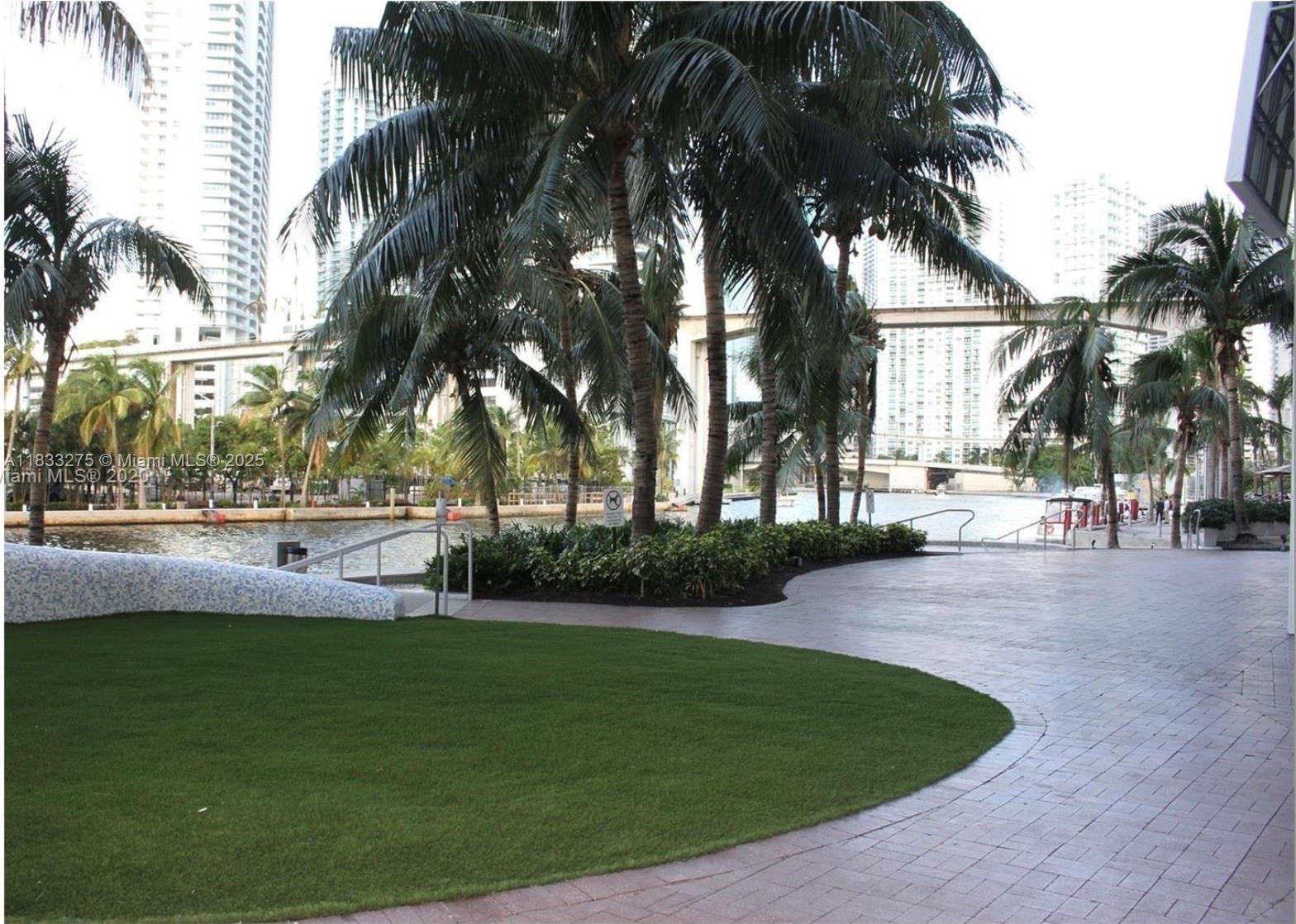 185 SW 7th St # 3600