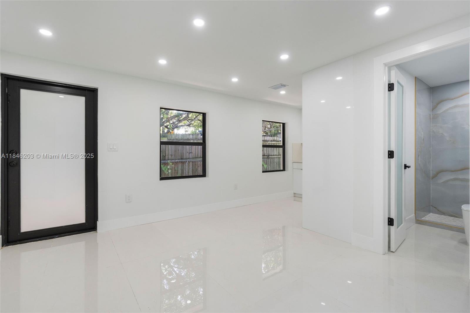 1212 N 22nd Ave